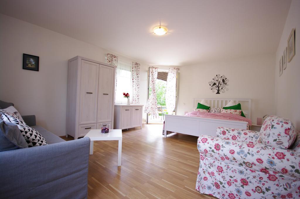 Cozy Gardens Apartments In Prag Exteriör bild