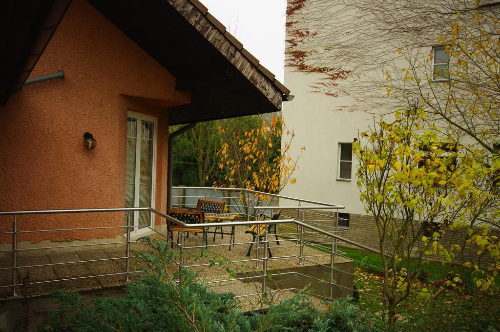 Cozy Gardens Apartments In Prag Exteriör bild