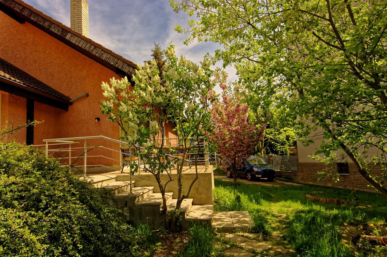 Cozy Gardens Apartments In Prag Exteriör bild